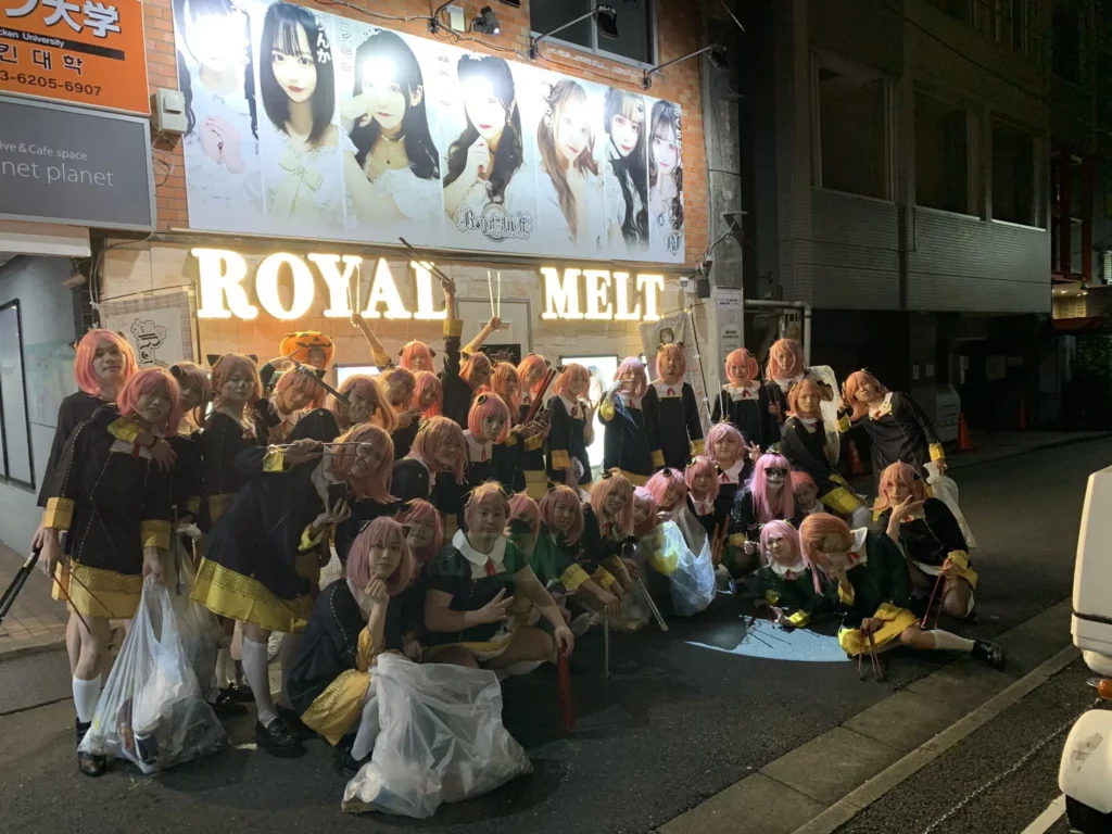 SPY x FAMILY – Anya invade las calles de Kabukicho en Tokio
