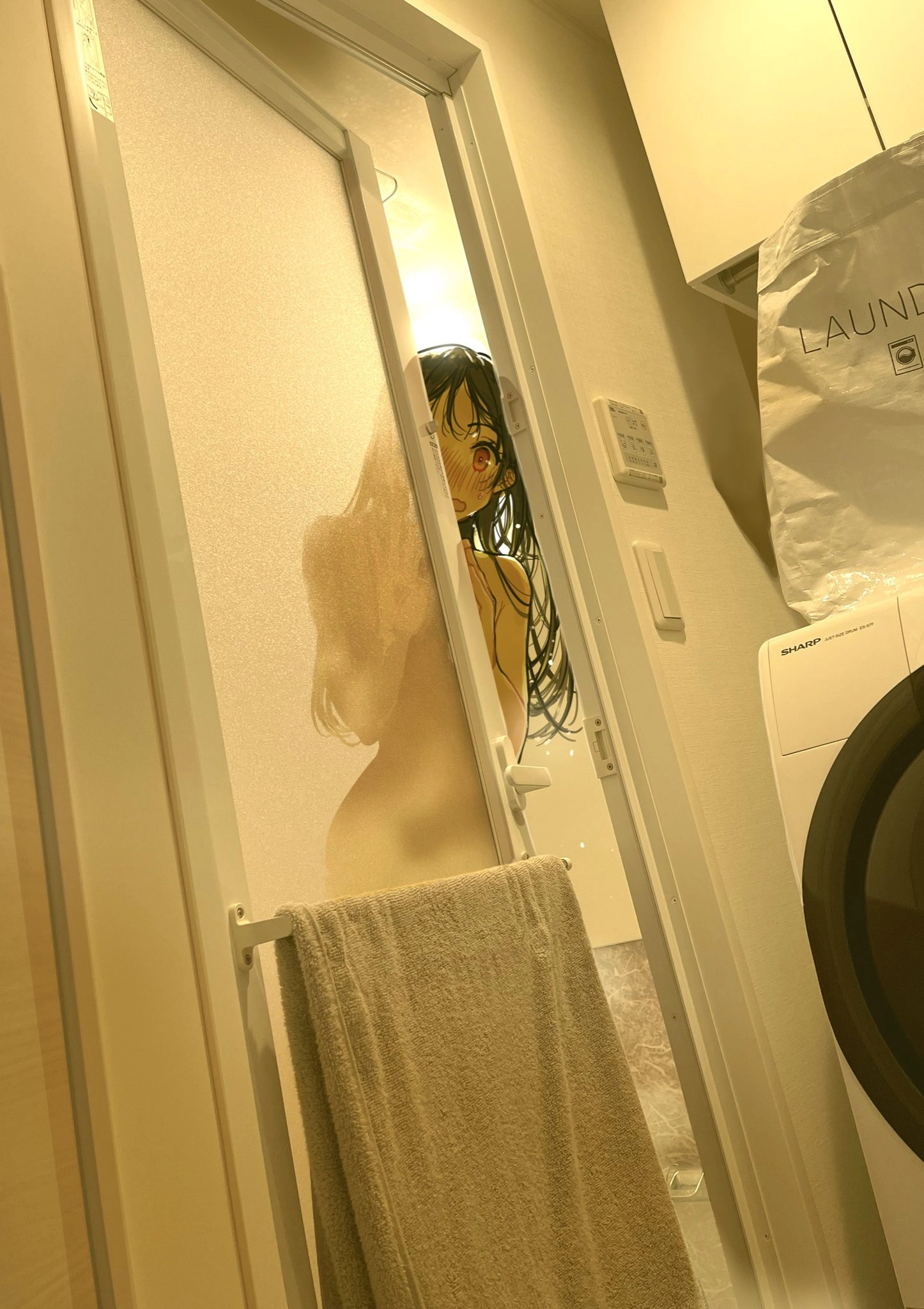 Kanojo Okarishimasu Chizuru inspira una coqueta ilustracion en la ducha